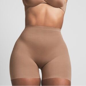 Skims Low Back Short (Sheer Sculpt)